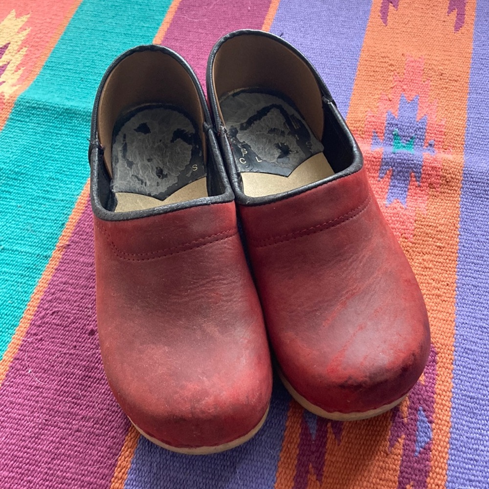 Sven red leather closed back clogs